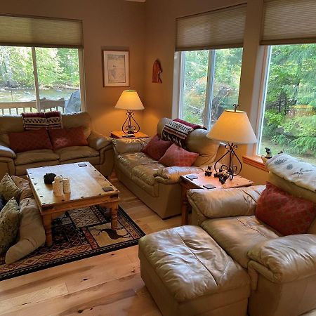 Cozy Riverfront Retreat Левънуърт Екстериор снимка