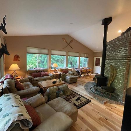 Cozy Riverfront Retreat Левънуърт Екстериор снимка